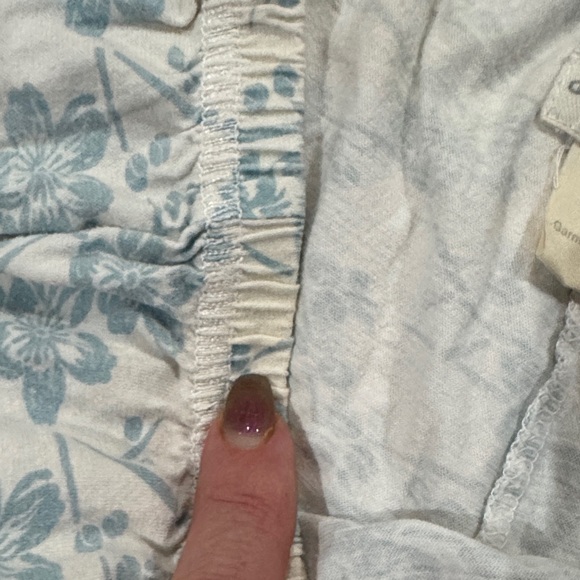 Floral Cropped Pajama Pants in Blue and White (L)  Boston Proper Catalog - Picture 4 of 7